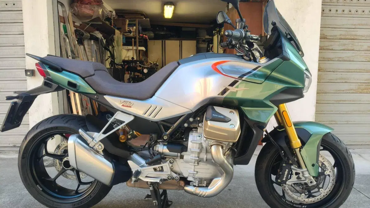 Moto Guzzi V100 Mandello S (2025 - 26) 