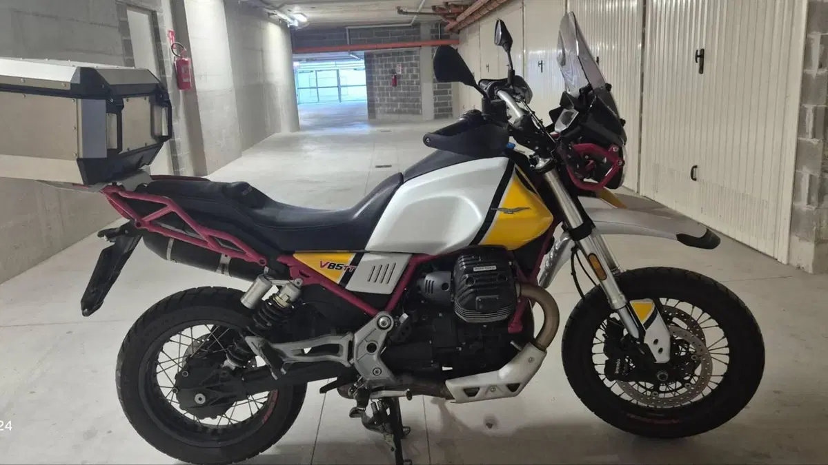 Moto Guzzi V85 TT Evocative Graphics (2019 - 20) 