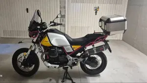 Moto Guzzi V85 TT Evocative Graphics (2019 - 20)  (2)