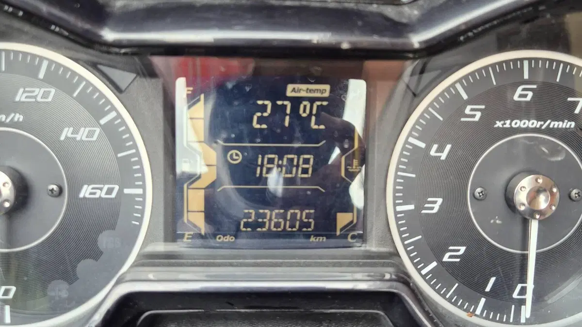 Yamaha X-Max 300 Tech Max (2021 - 24)  (4)