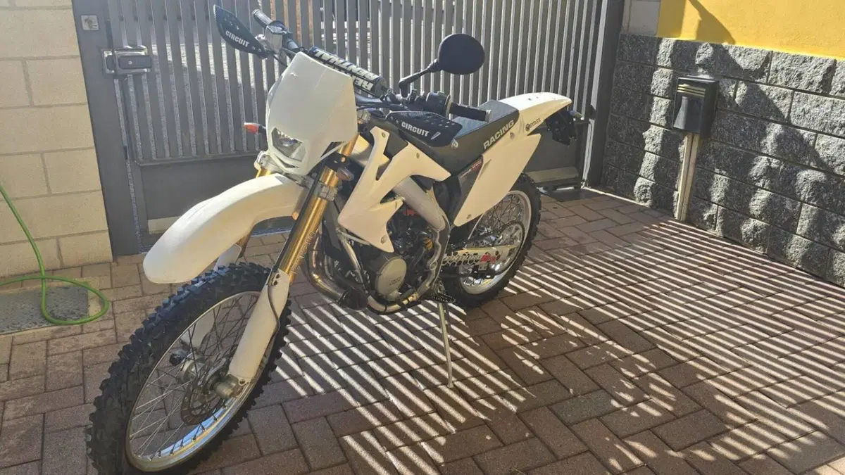 HM CRE 50 Six Racing (2010 - 12)  (6)