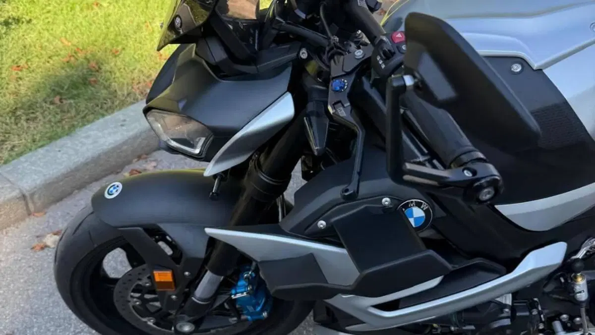 Bmw M 1000 R (2025 - 27)  (4)
