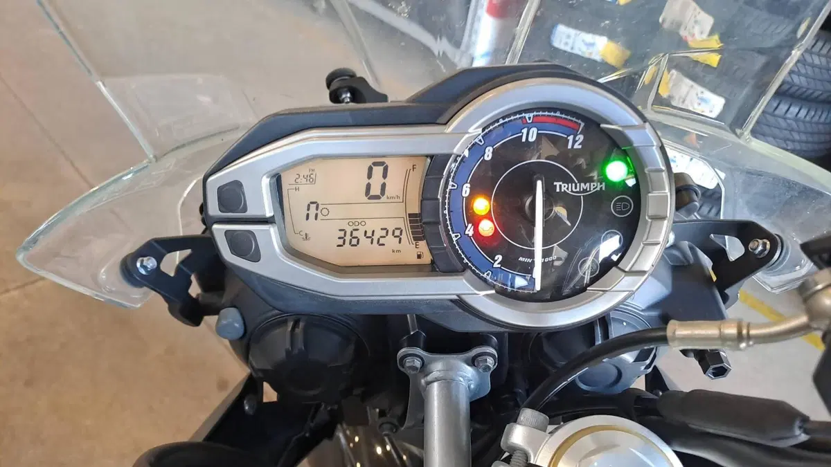 Triumph Tiger 800 (2010 - 14)  (2)
