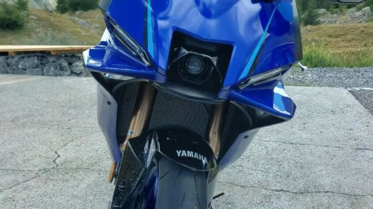 Yamaha YZF R9 (2025 - 26)  (4)