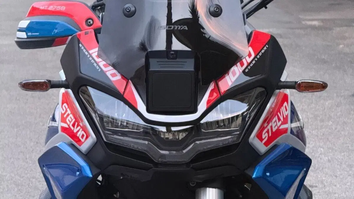 Moto Guzzi Stelvio Duecento Tributo (2025 - 26)  (2)
