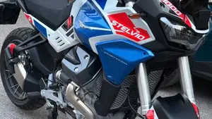 Moto Guzzi Stelvio Duecento Tributo (2025 - 26)  (3)