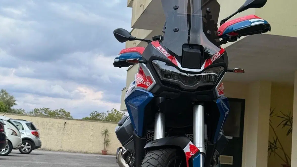 Moto Guzzi Stelvio Duecento Tributo (2025 - 26)  (4)