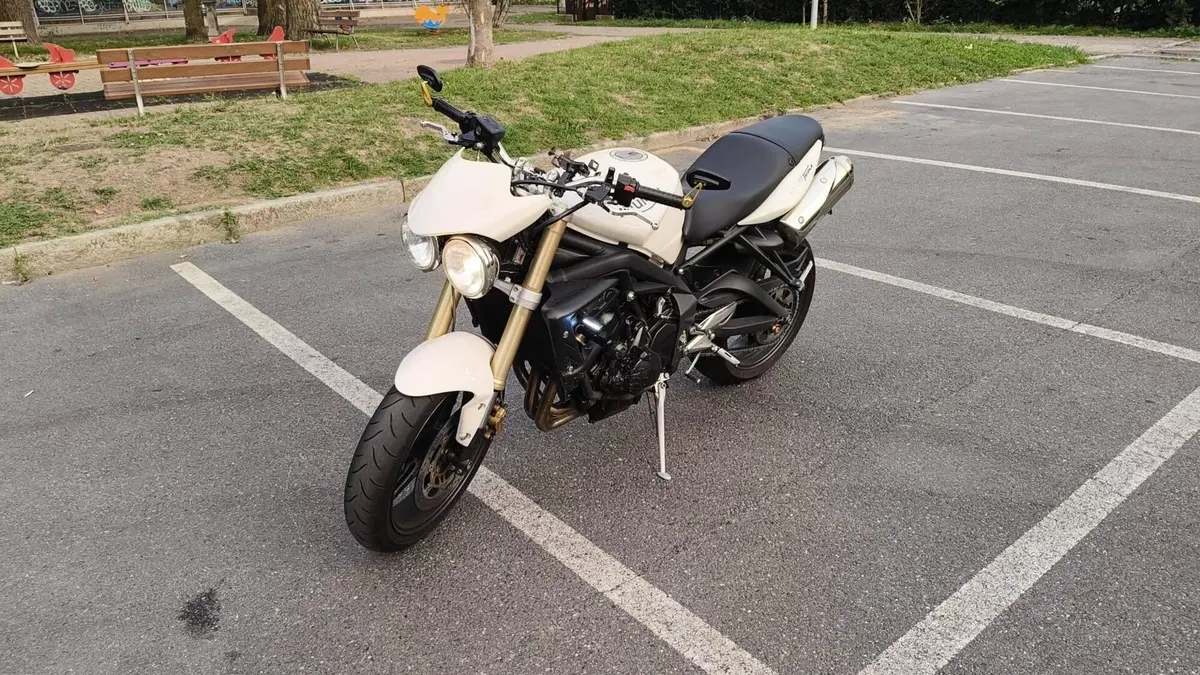Triumph Street Triple (2007 - 12)  (2)