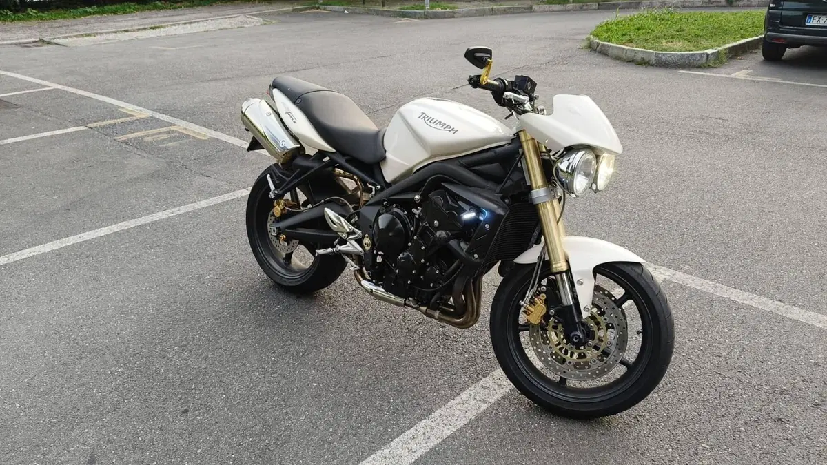 Triumph Street Triple (2007 - 12)  (3)