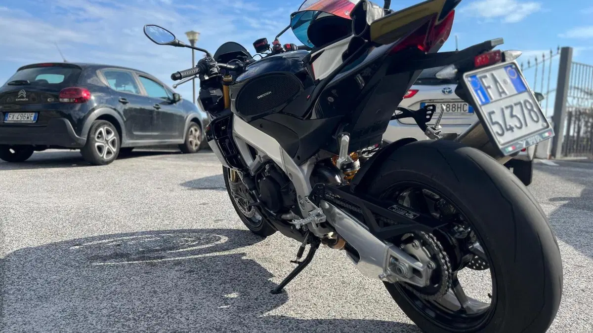 Aprilia Tuono V4 Factory (2021 - 24)  (4)