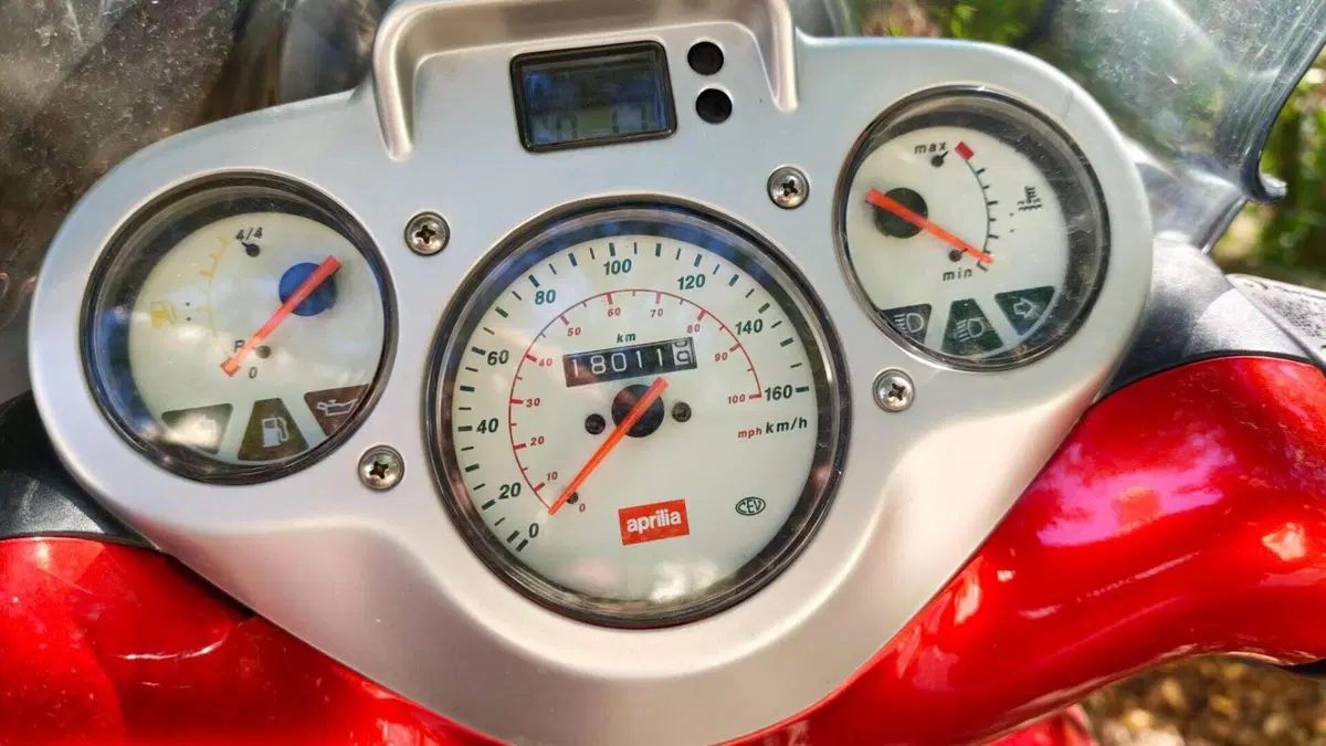 Aprilia Scarabeo 150 (1999 - 00)  (4)