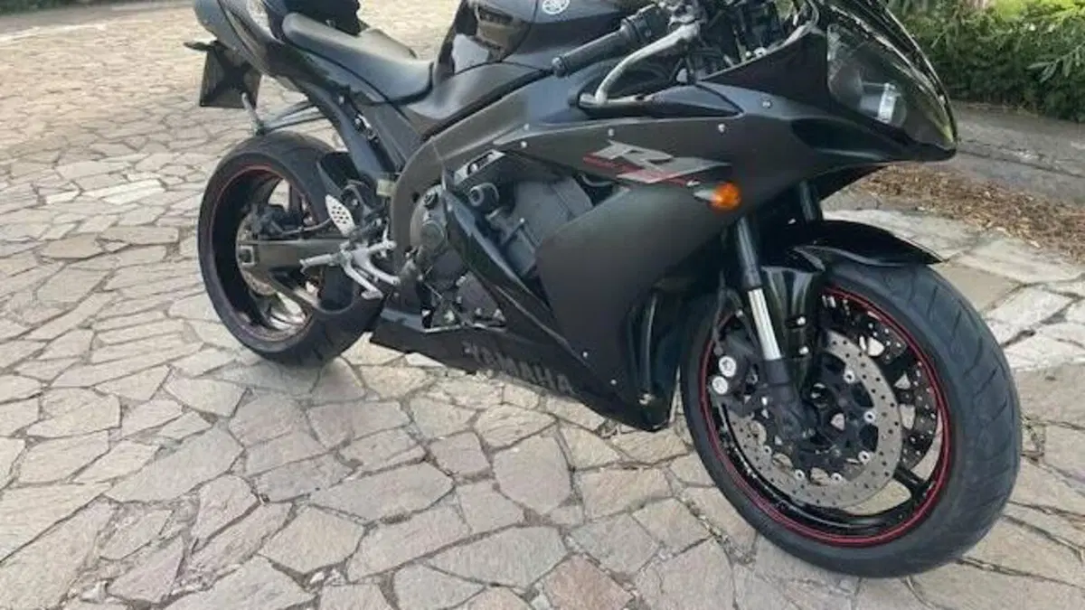 Yamaha YZF R1 (2006 - 07)  (2)