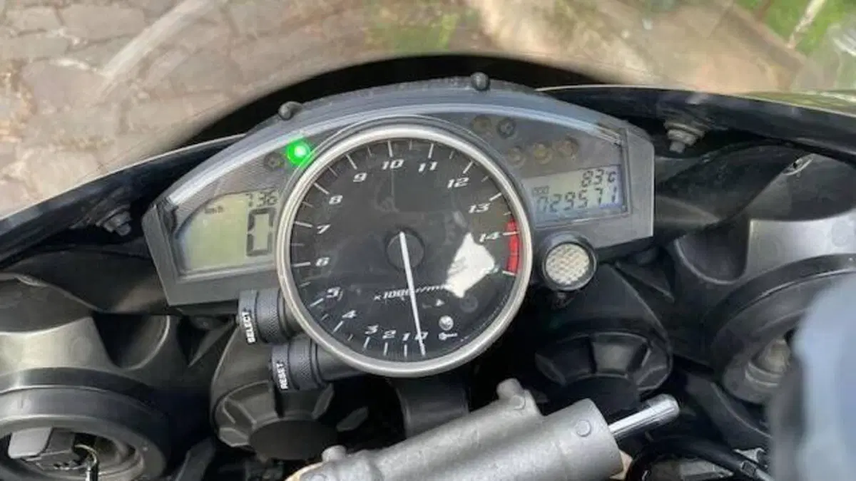 Yamaha YZF R1 (2006 - 07)  (7)