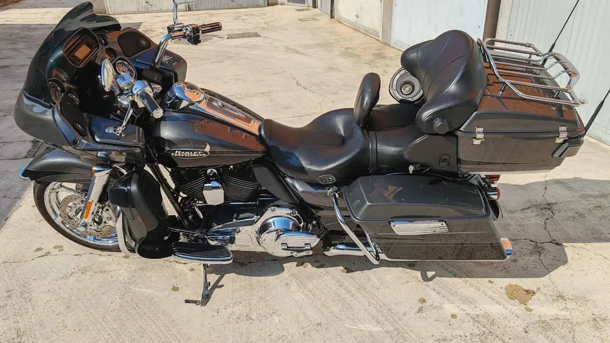 Harley-Davidson 1800 Road Glide Ultra (2011 - 12) - FLTRUSE  (2)