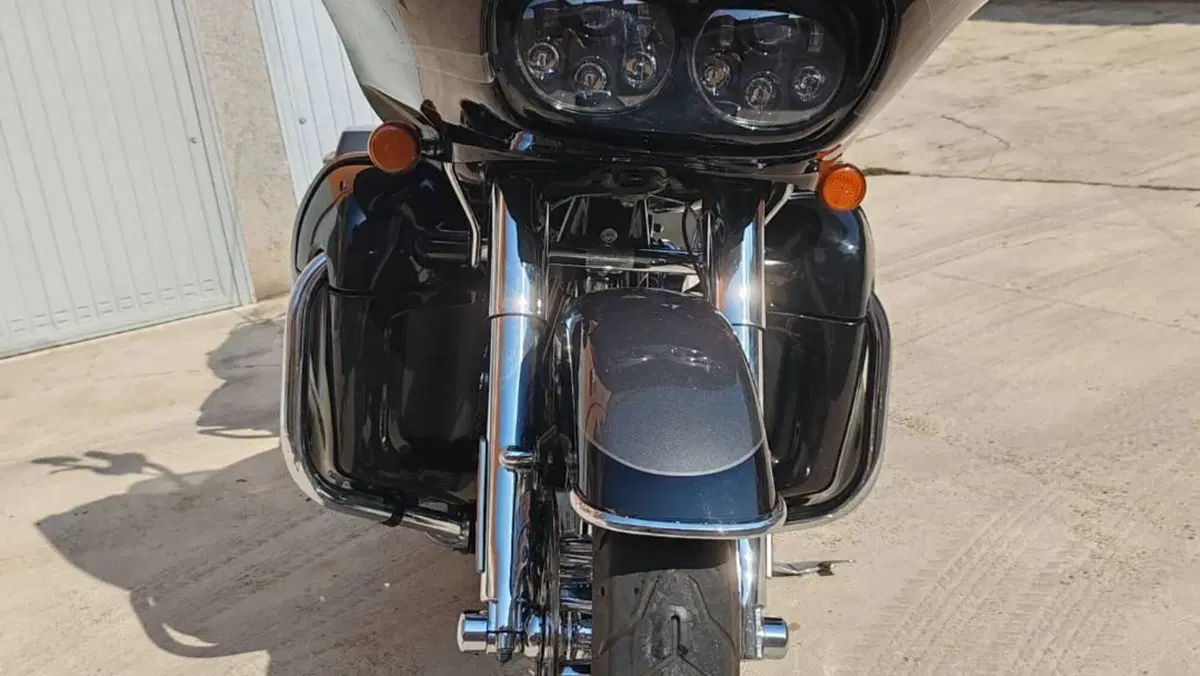 Harley-Davidson 1800 Road Glide Ultra (2011 - 12) - FLTRUSE  (3)
