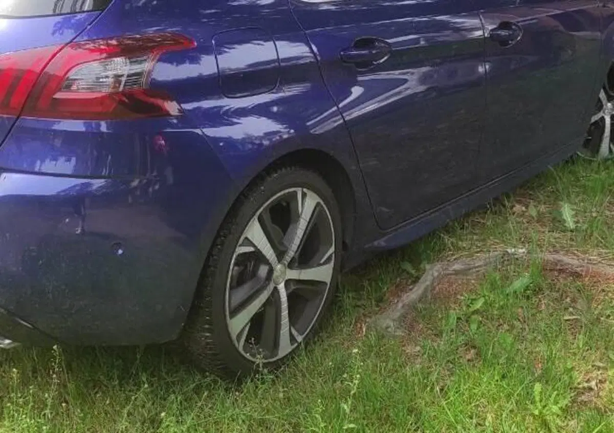 Peugeot 308 BlueHDi 180 S&S EAT8 GT (10)