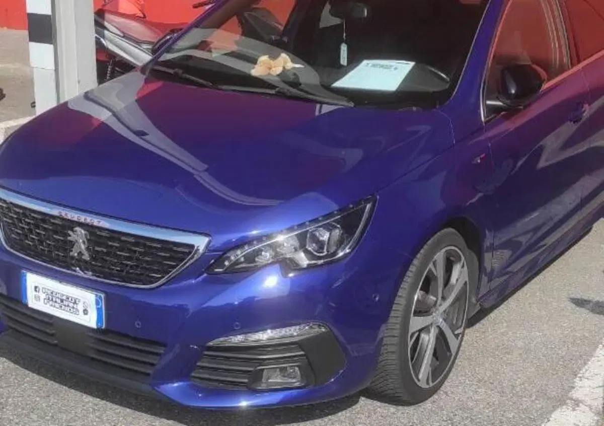 Peugeot 308 BlueHDi 180 S&S EAT8 GT (11)