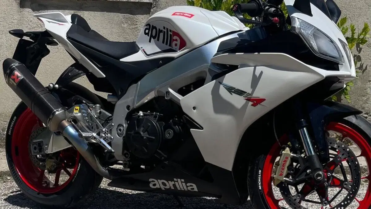 Aprilia RSV4 R (2009 - 12)  (2)