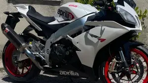 Aprilia RSV4 R (2009 - 12)  (2)