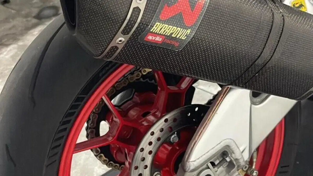 Aprilia RSV4 R (2009 - 12)  (11)