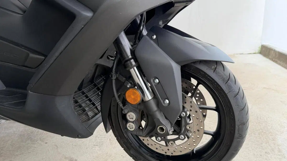 Yamaha T-Max 560 (2022 - 24)  (5)