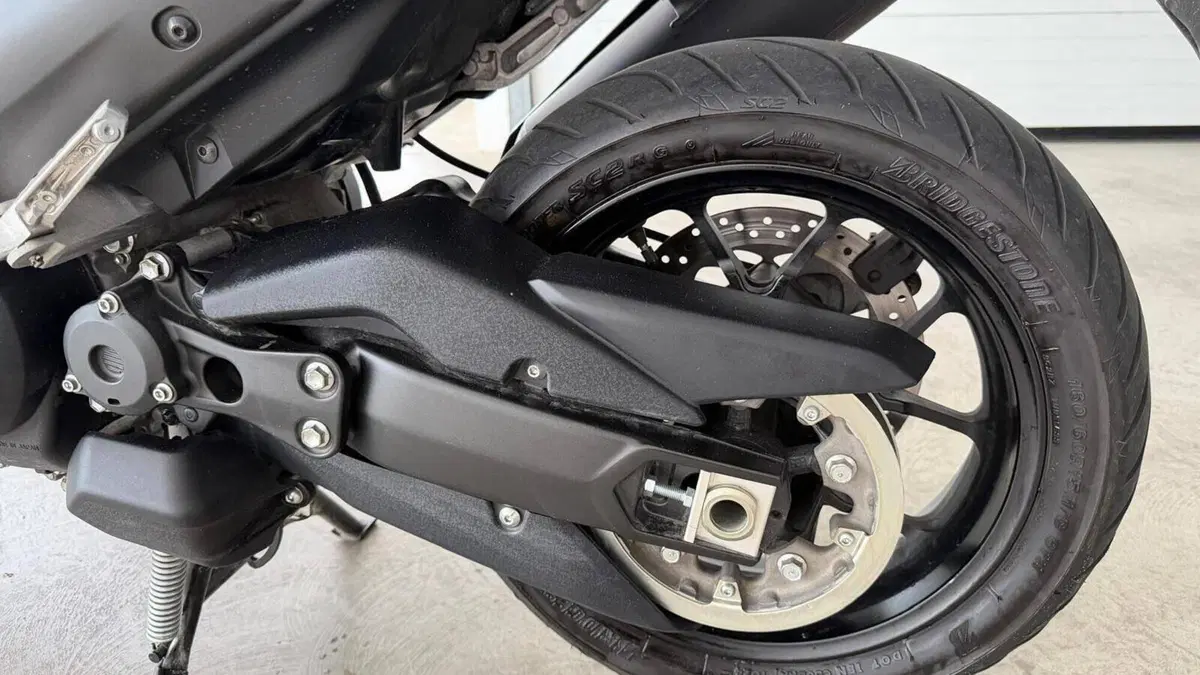 Yamaha T-Max 560 (2022 - 24)  (7)