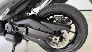Yamaha T-Max 560 (2022 - 24)  (7)