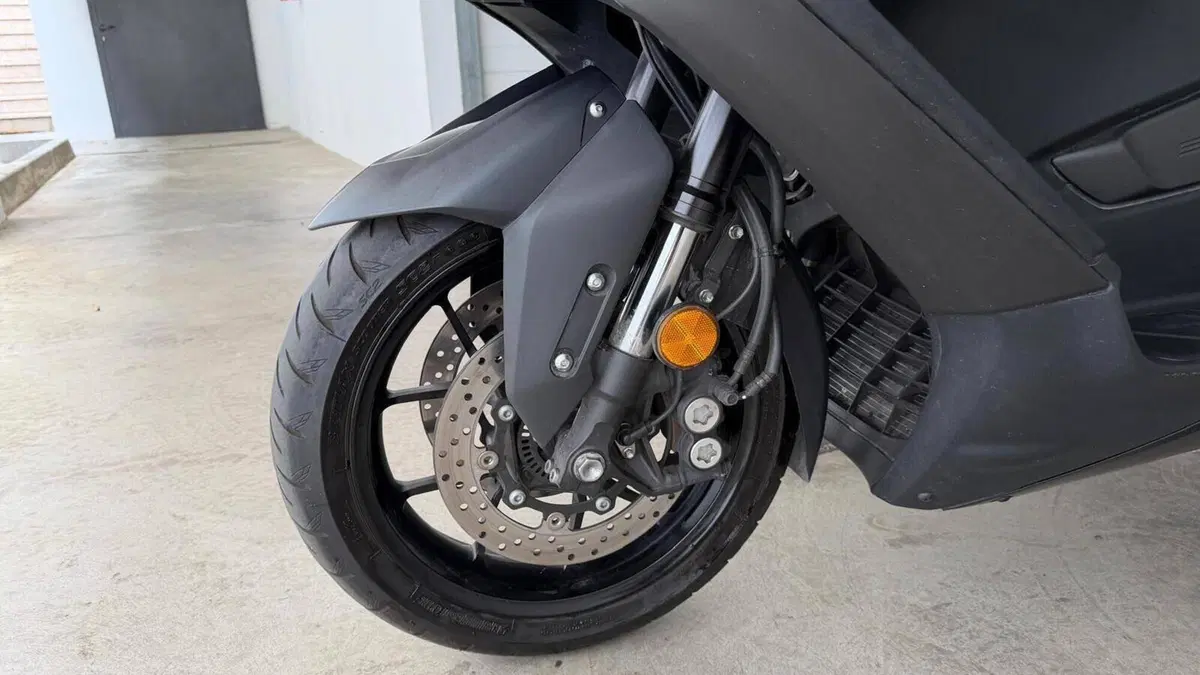 Yamaha T-Max 560 (2022 - 24)  (8)