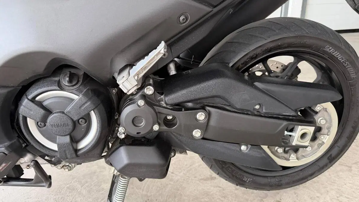 Yamaha T-Max 560 (2022 - 24)  (9)