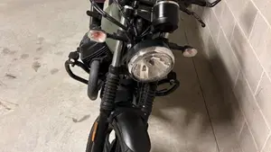 Moto Guzzi V7 III Stone (2017 - 20)  (2)
