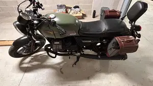 Moto Guzzi V7 III Stone (2017 - 20)  (4)