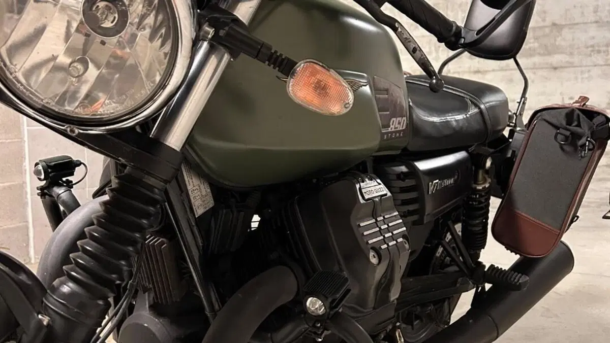Moto Guzzi V7 III Stone (2017 - 20)  (5)