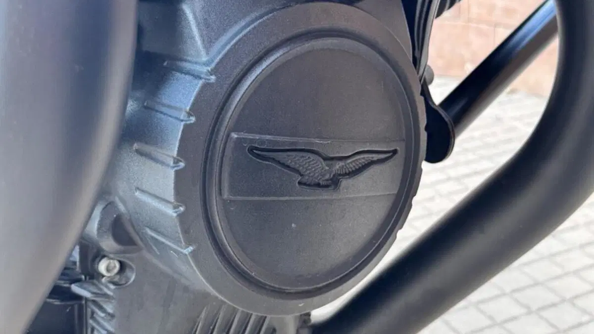 Moto Guzzi V7 Stone (2025 - 26)  (4)