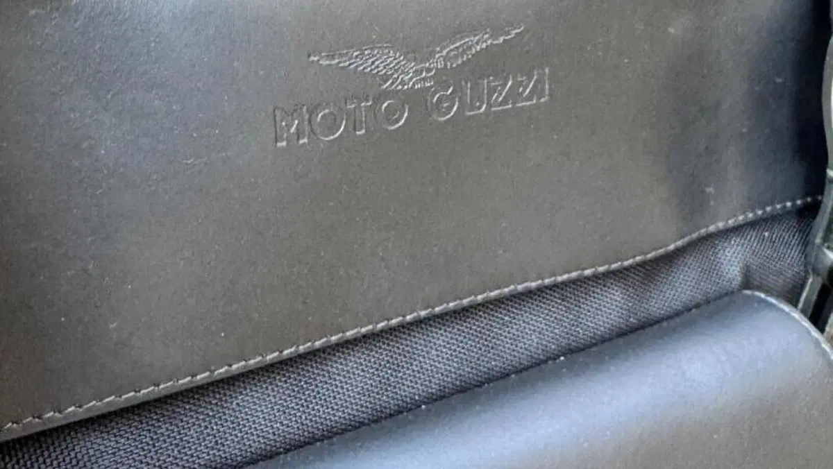 Moto Guzzi V7 Stone (2025 - 26)  (6)