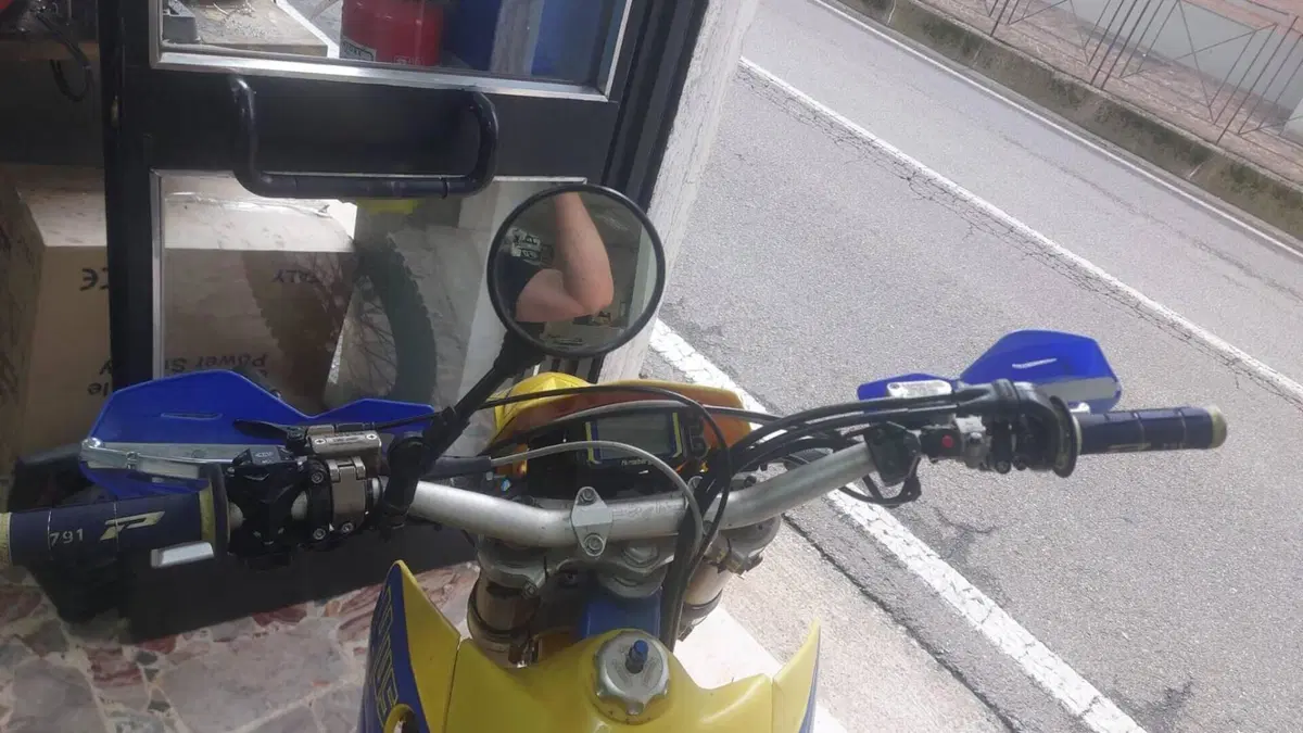 Husaberg FE 550 E  (11)