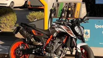 KTM 890 Duke R (2021 - 23) usata