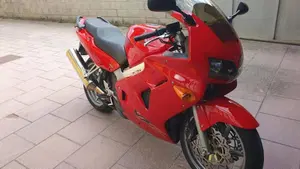 Honda VFR 800 (1998 - 01) 