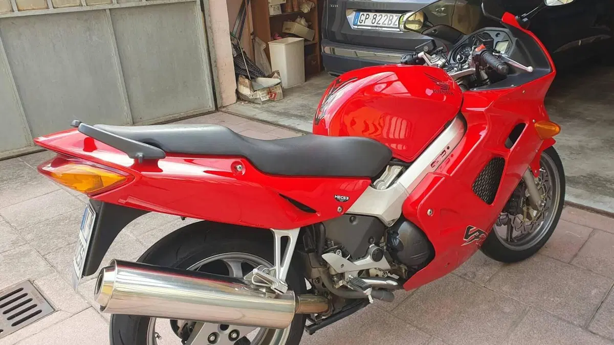 Honda VFR 800 (1998 - 01)  (2)