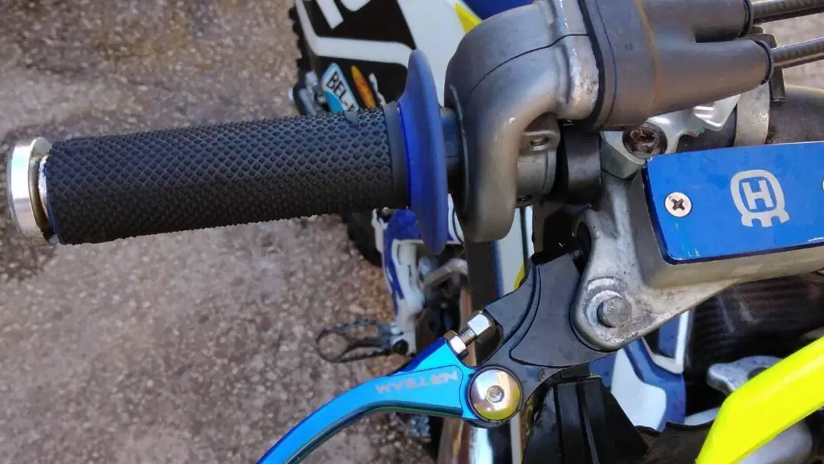 Husqvarna TE 300i (2018)  (4)