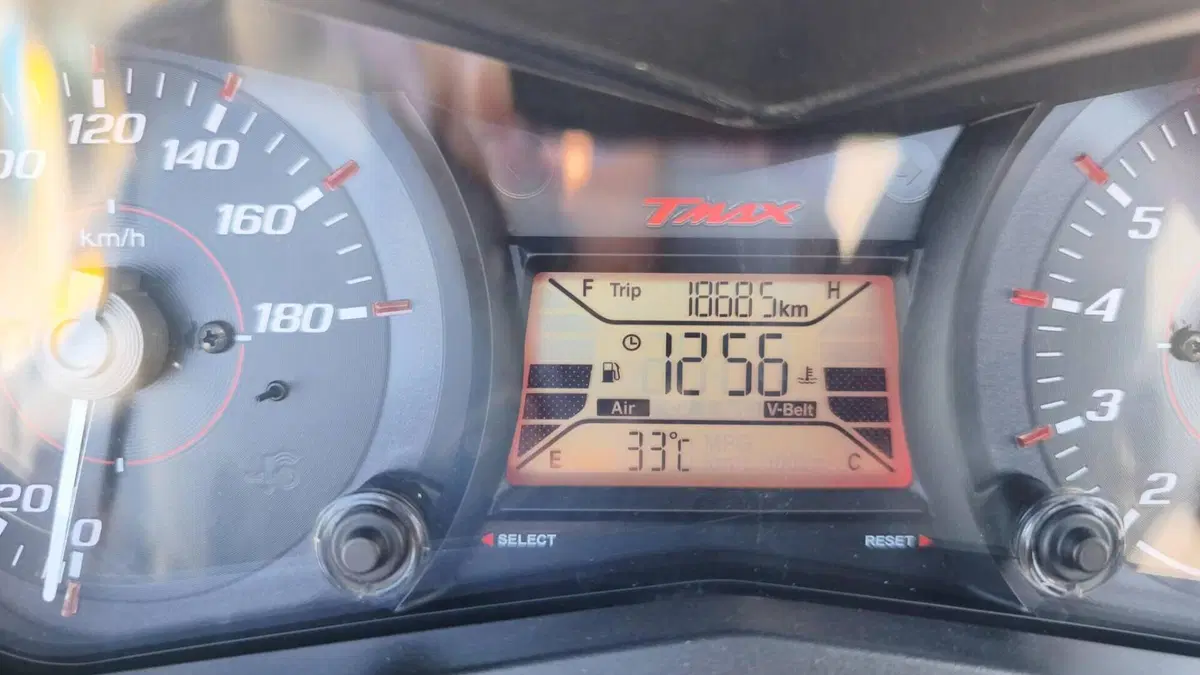 Yamaha T-Max 530 (2015 - 16)  (4)