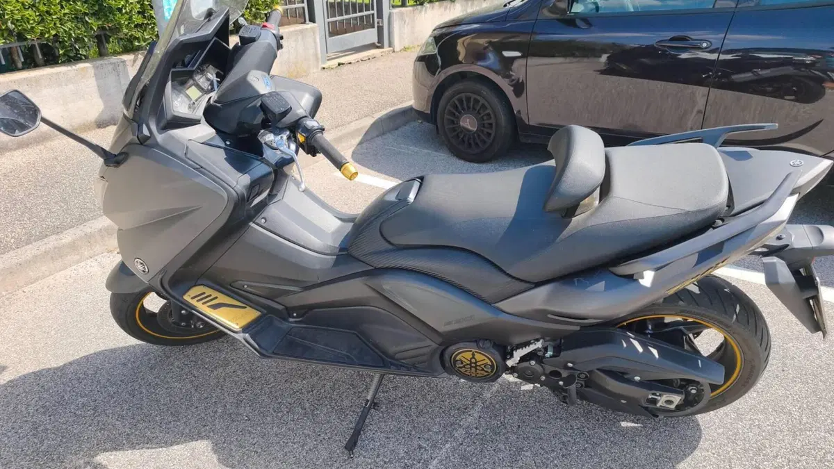 Yamaha T-Max 530 (2015 - 16)  (6)