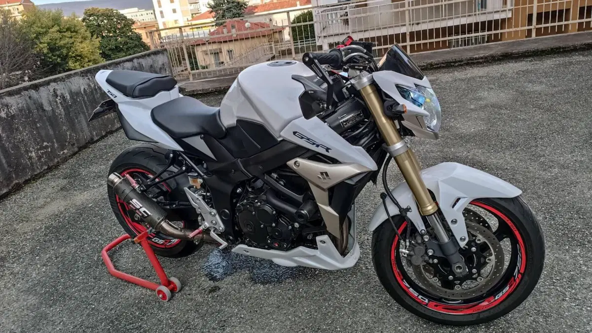 Suzuki GSR 750 (2010 - 15) 