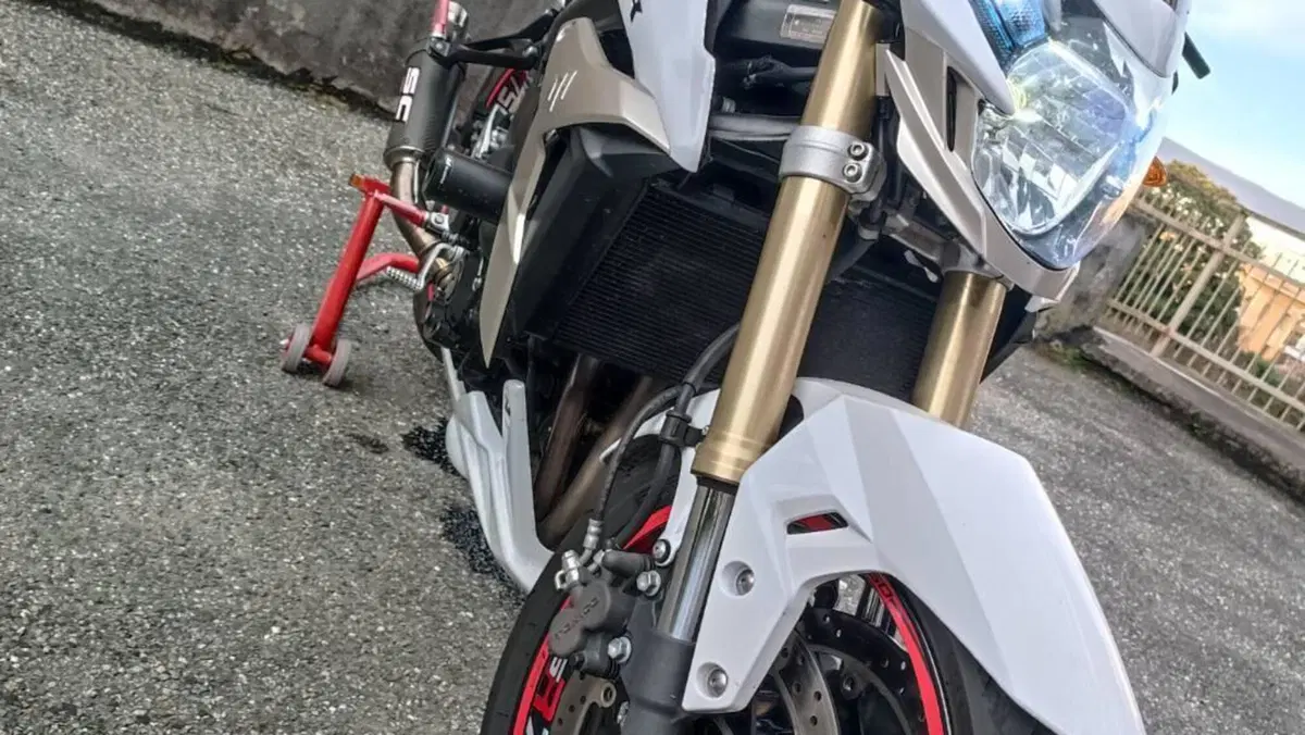 Suzuki GSR 750 (2010 - 15)  (5)