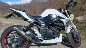 Suzuki GSR 750 (2010 - 15)  (7)