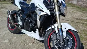 Suzuki GSR 750 (2010 - 15)  (8)