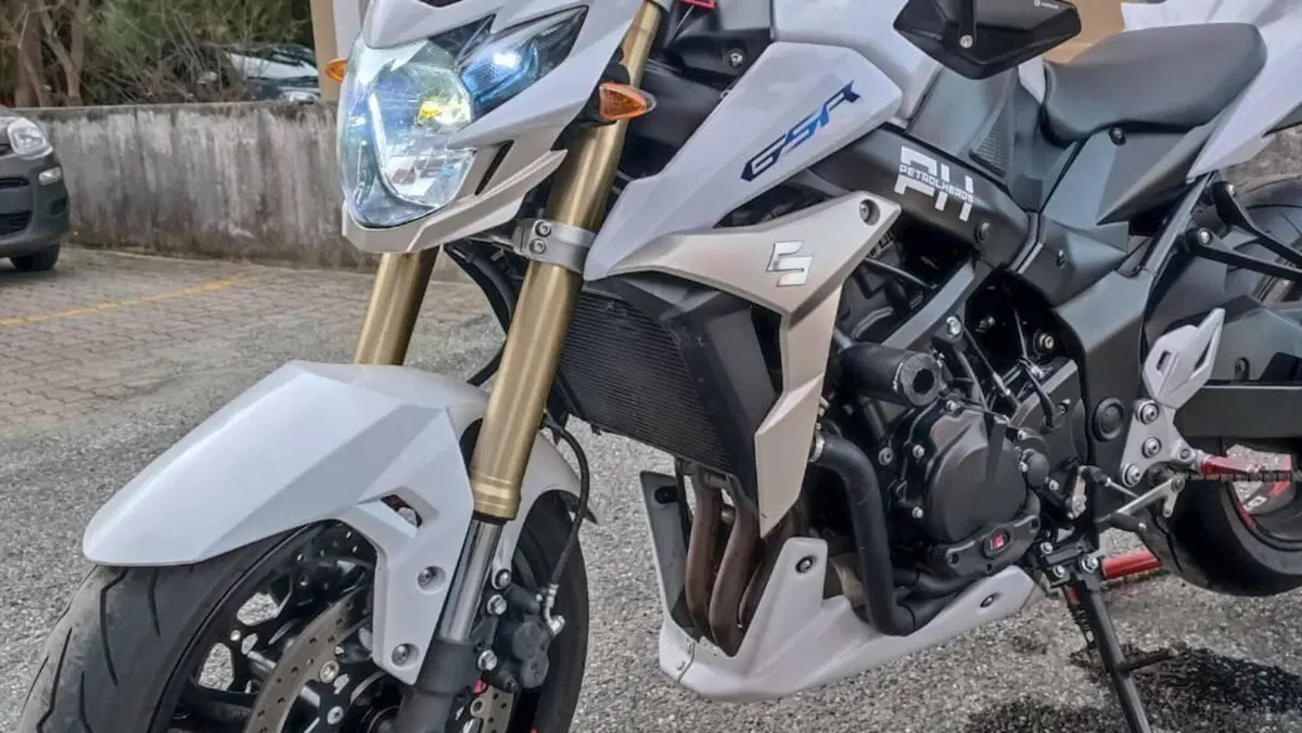 Suzuki GSR 750 (2010 - 15)  (10)