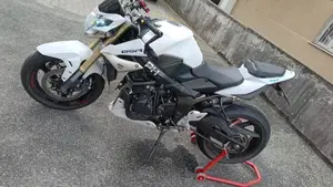 Suzuki GSR 750 (2010 - 15)  (11)