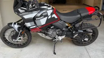 Ducati DesertX (2022 - 25) usata