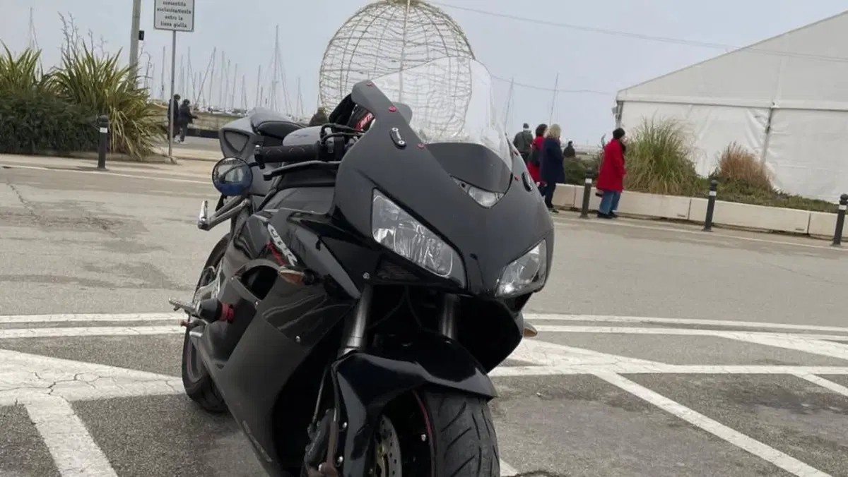 Honda CBR 1000 RR Fireblade (2004 - 05)  (4)
