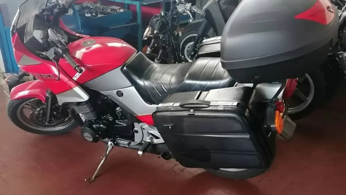 Suzuki   (4)